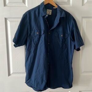 Men’s short sleeve button-down shirt